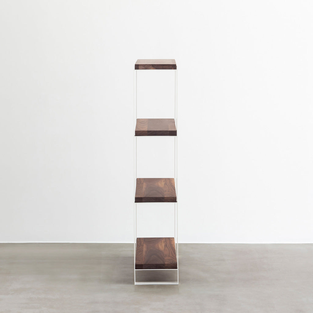 Kanademonoのウォルナットの棚板とホワイトのアイアンで製作したシェルフ（側面）