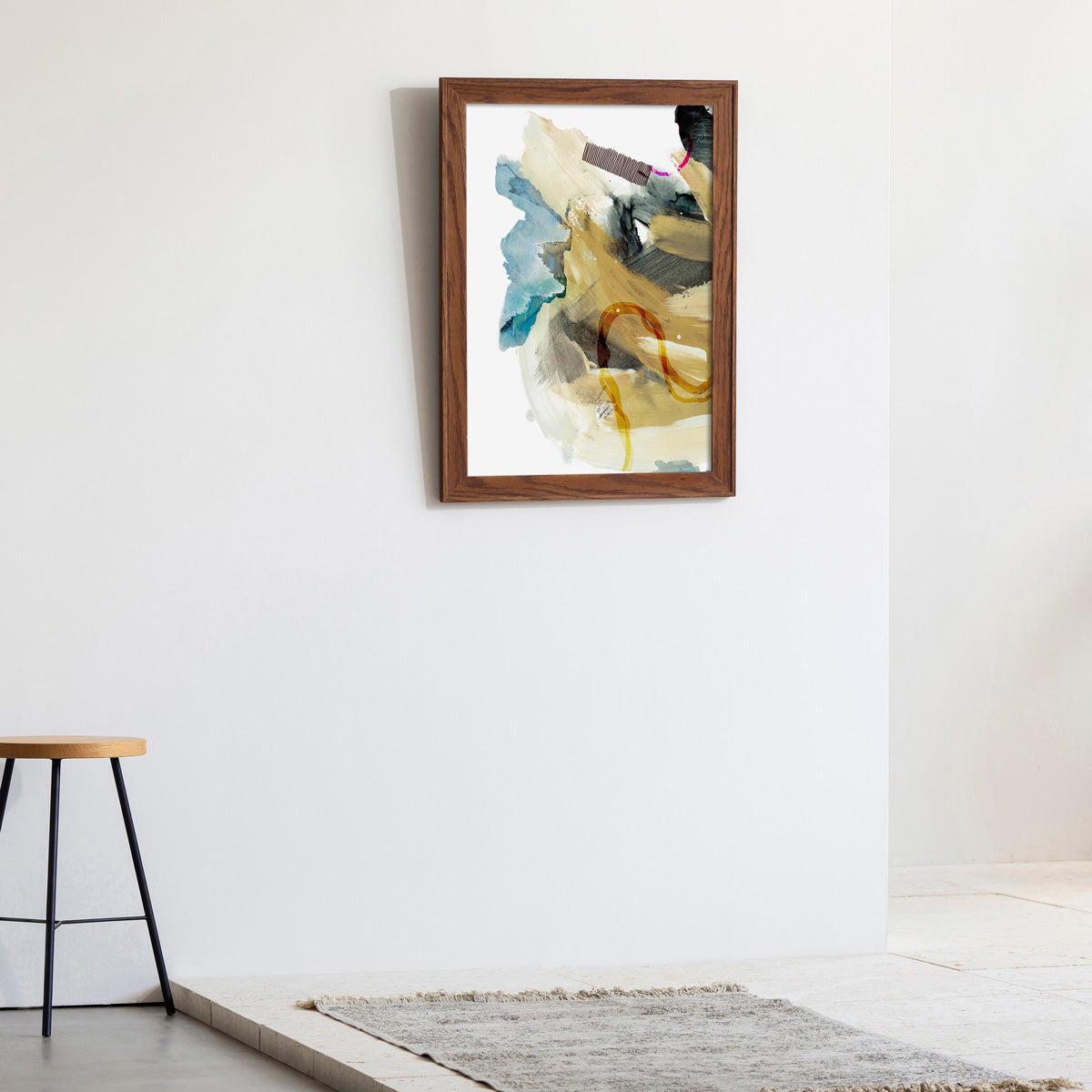Kanademonoのアースカラー＋ブルーをアクセントに多様なタッチで描いた抽象画水彩アートA2＋ブラウンウッドフレーム（エントランス使用例）