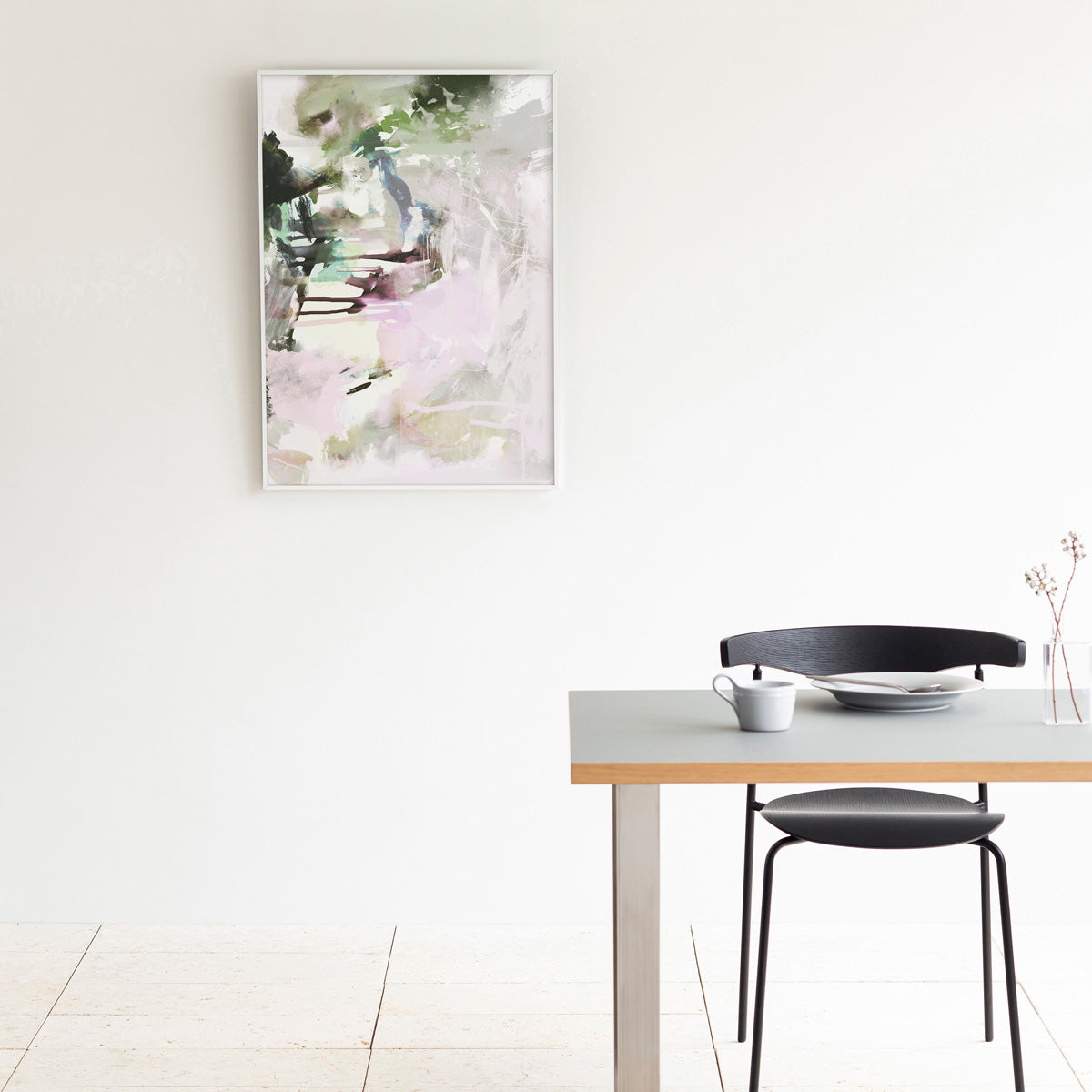 Kanademonoのボタニカルモチーフを連想させる抽象画水彩アートA1＋ホワイトフレーム（ダイニング使用例）