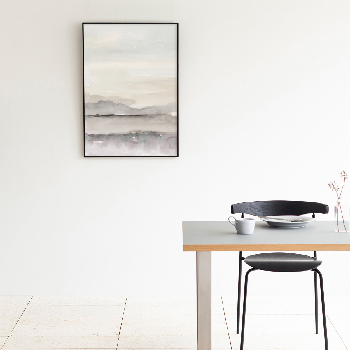 Kanademonoのモノトーンで淡く描いた水彩抽象画アートA2＋ゴールドフレーム（ダイニング使用例）