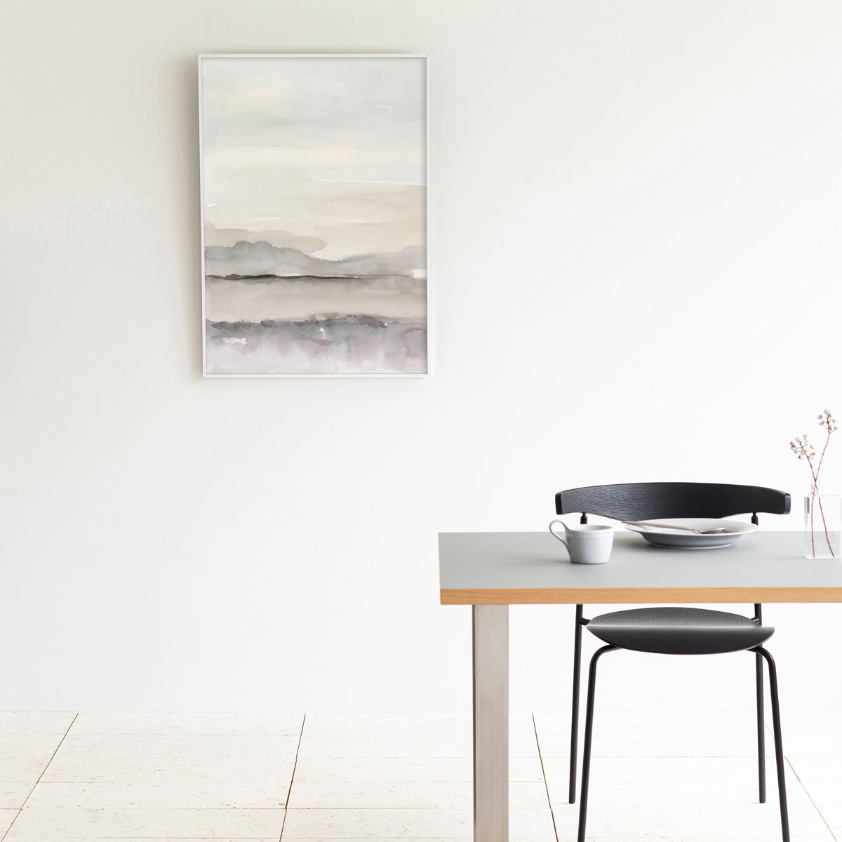 Kanademonoのモノトーンで淡く描いた水彩抽象画アートA1＋ホワイトフレーム（ダイニング使用例）