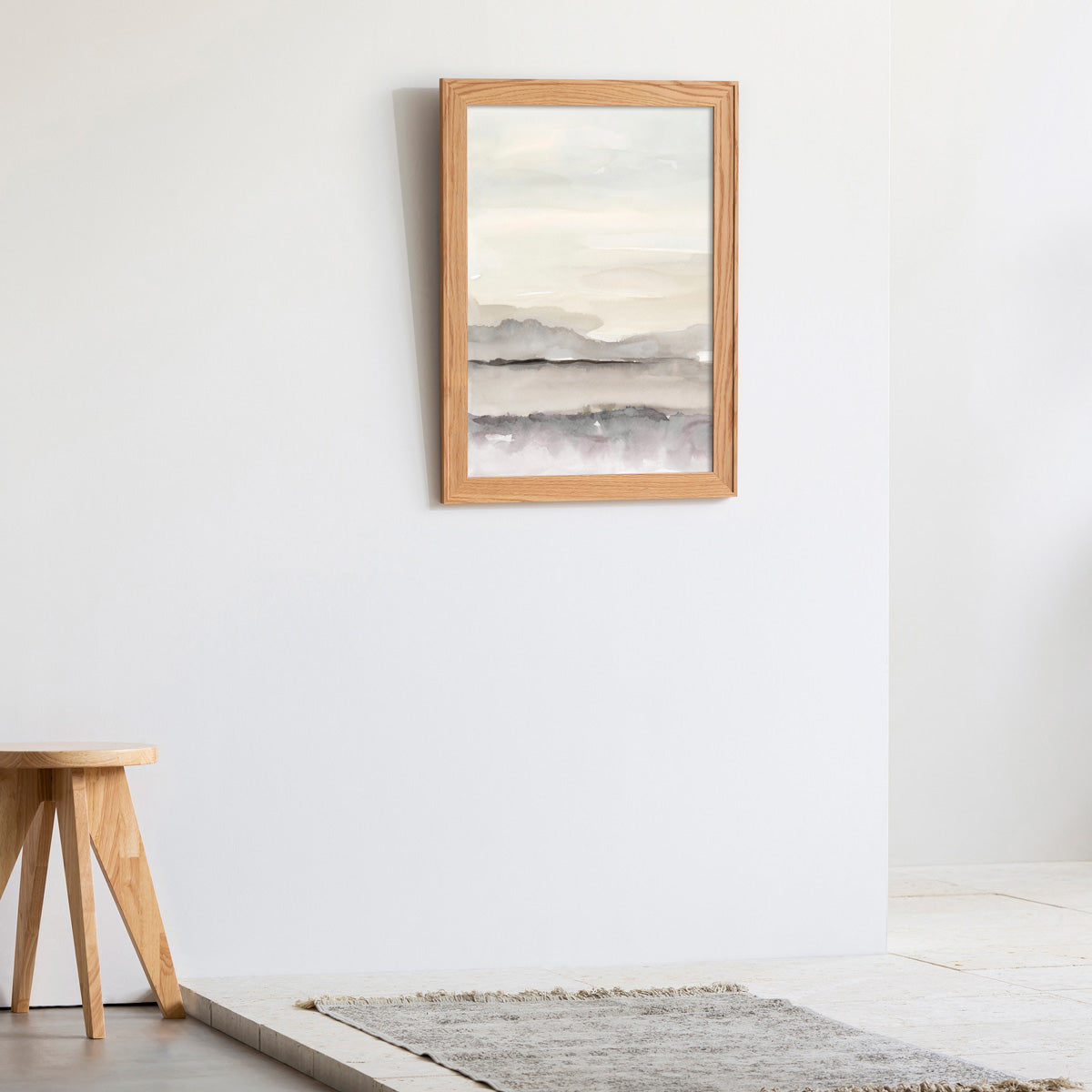 Kanademonoのモノトーンで淡く描いた水彩抽象画アートA２＋ナチュラルウッドフレーム（エントランス使用例）