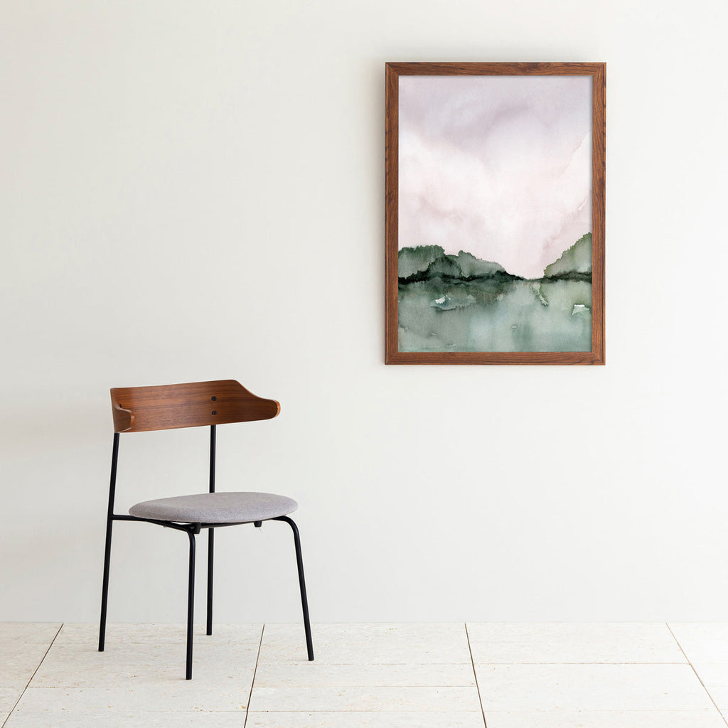 Kanademonoのベージュ×モスグリーンで描いた水彩抽象画アートA1＋ブラウンウッドフレーム（チェアとのコーディネート例）