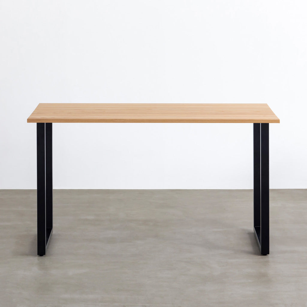 かなでものの無垢ホワイトアッシュ天板とブラックの鉄脚を合わせたスタンディングテーブル（正面）