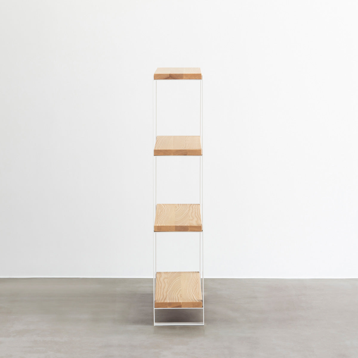 Kanademonoの北米産ホワイトアッシュ棚板とホワイトのアイアンで製作したシェルフ（側面）