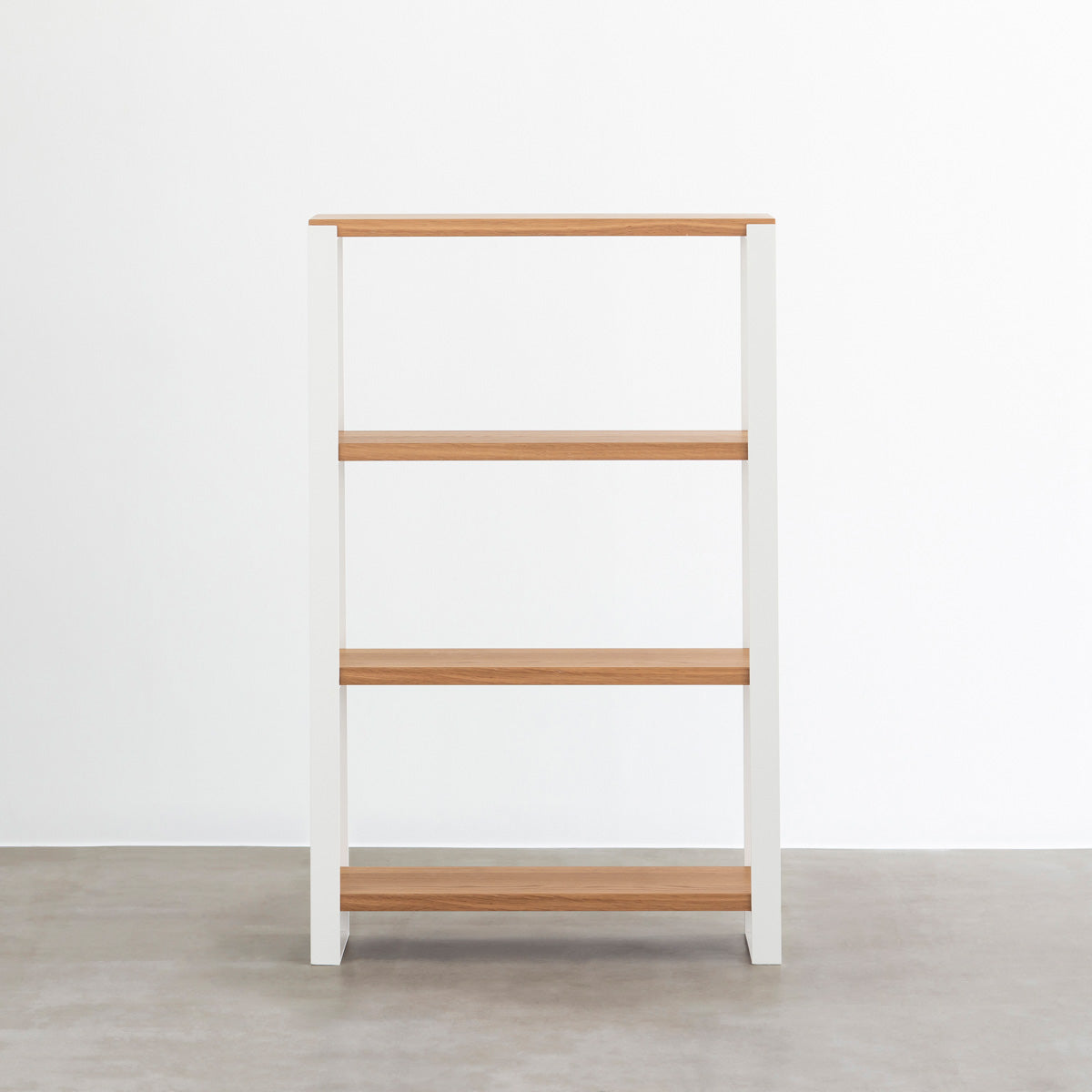 Kanademonoのホワイトオーク材の棚板とホワイトのアイアンで製作したシェルフ（正面）