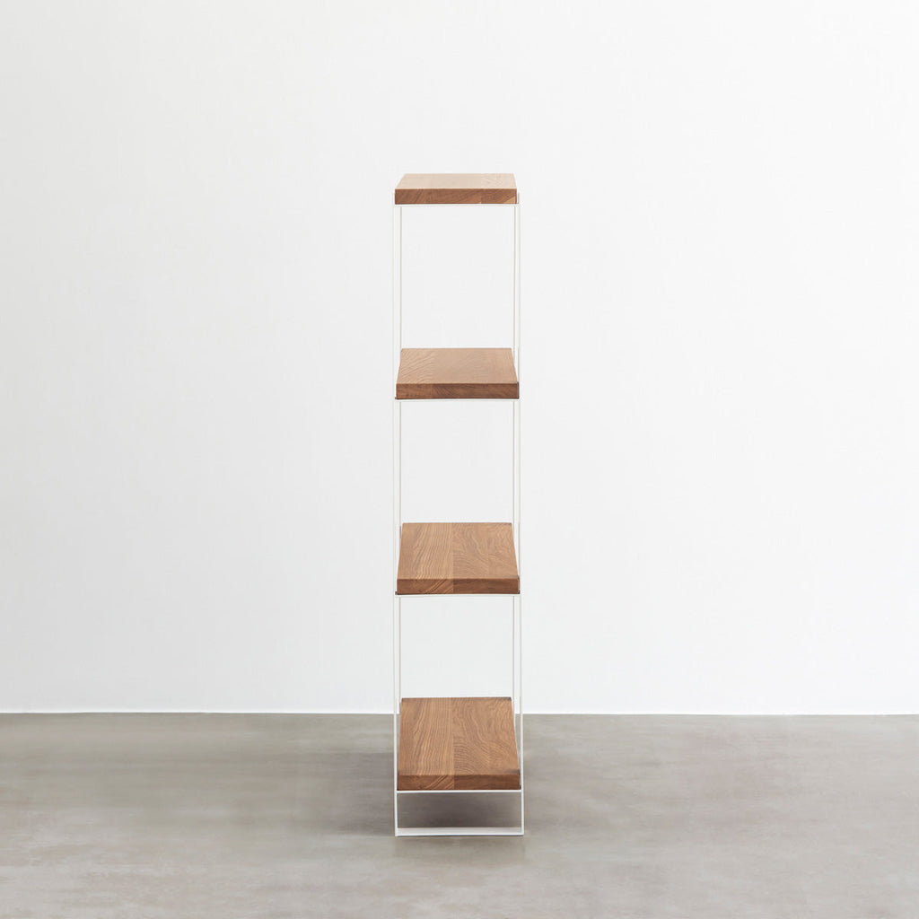 Kanademonoのホワイトオーク材の棚板とホワイトのアイアンで製作したシェルフ（側面）