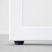 かなでものの無垢ウォルナット天板とホワイトの鉄脚を合わせたスタンディングテーブル（アジャスター）