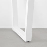 KANADEMONOのマットホワイトのトラペゾイド鉄脚