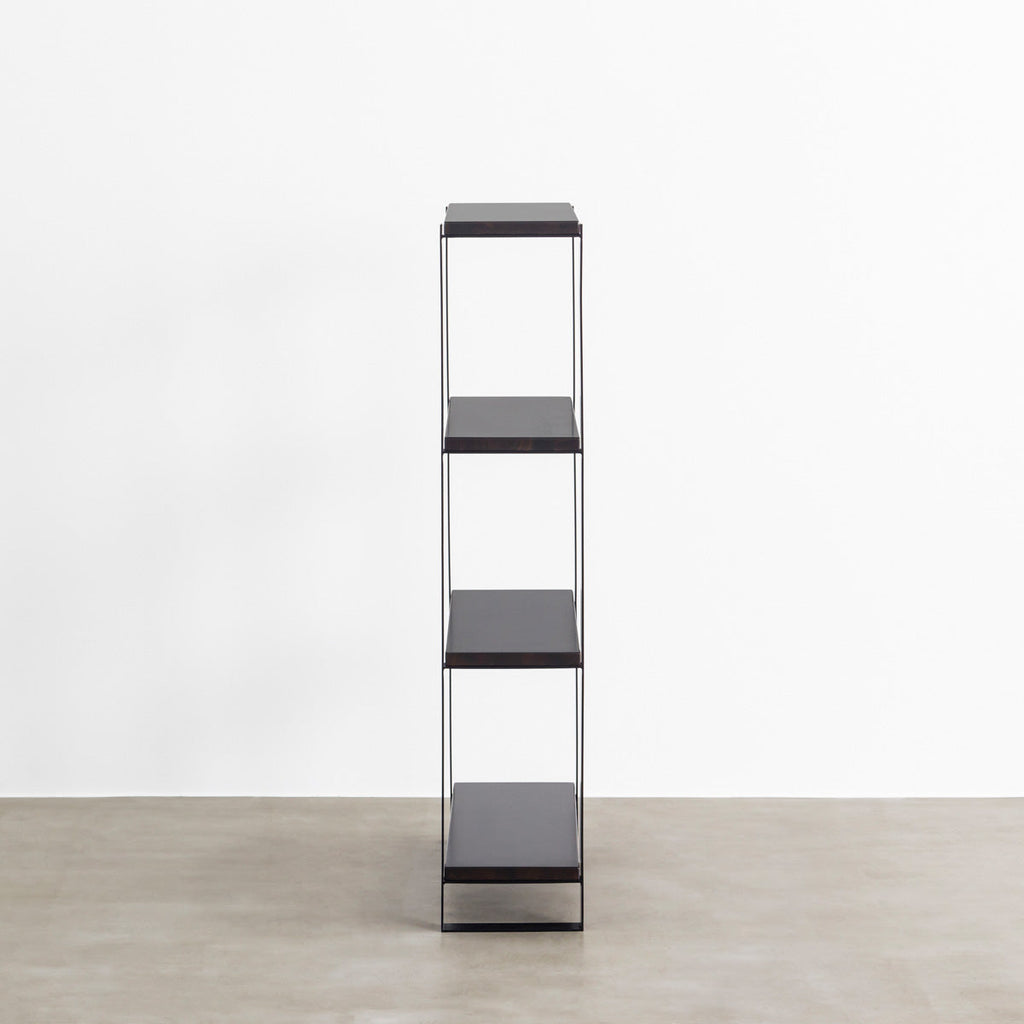 KANADEMONOのラバーウッドブラックブラウンの棚板とブラックアイアン脚を組み合わせたシェルフ（横）