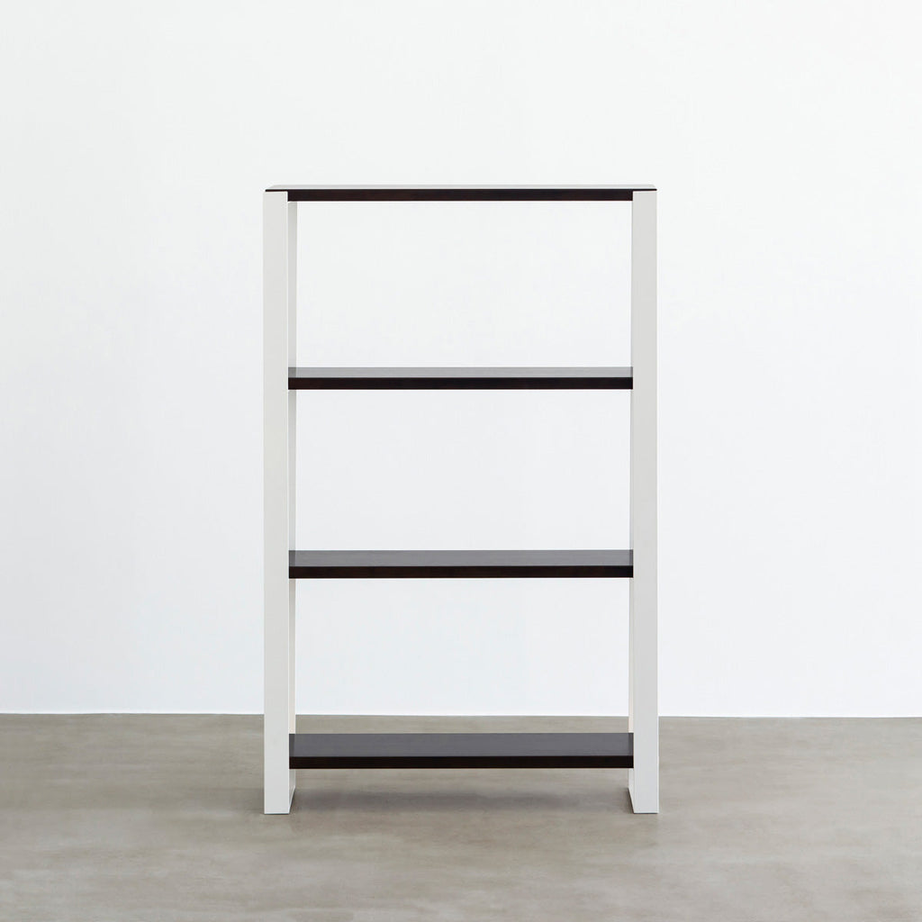 KANADEMONOのラバーウッドブラックブラウンの棚板とホワイトのアイアン脚を組み合わせたシェルフ（正面）