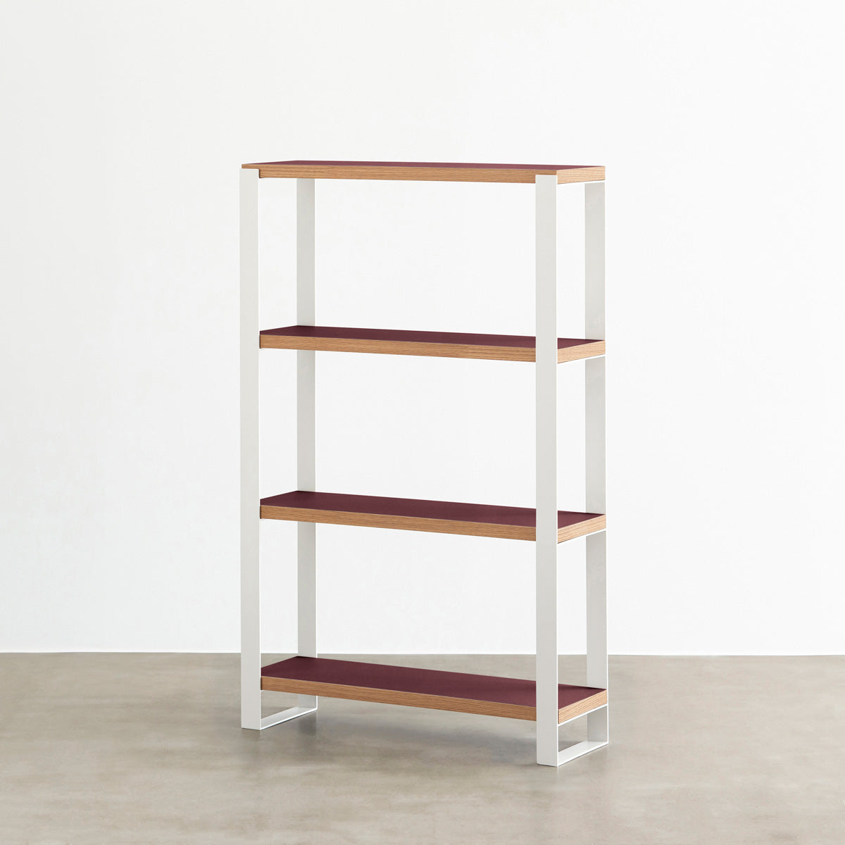 Kanademonoのリノリウム素材の棚板にホワイトのアイアンフレームを組み合わせたシェルフ/Burgundy