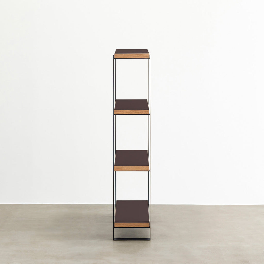 Kanademonoのリノリウム素材の棚板にブラックのアイアンフレームを組み合わせたシェルフ/Mauve（側面）