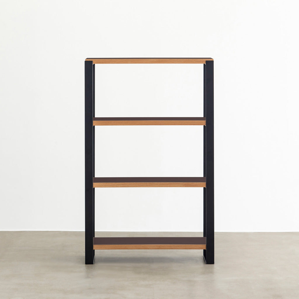 Kanademonoのリノリウム素材の棚板にブラックのアイアンフレームを組み合わせたシェルフ/Mauve（正面）