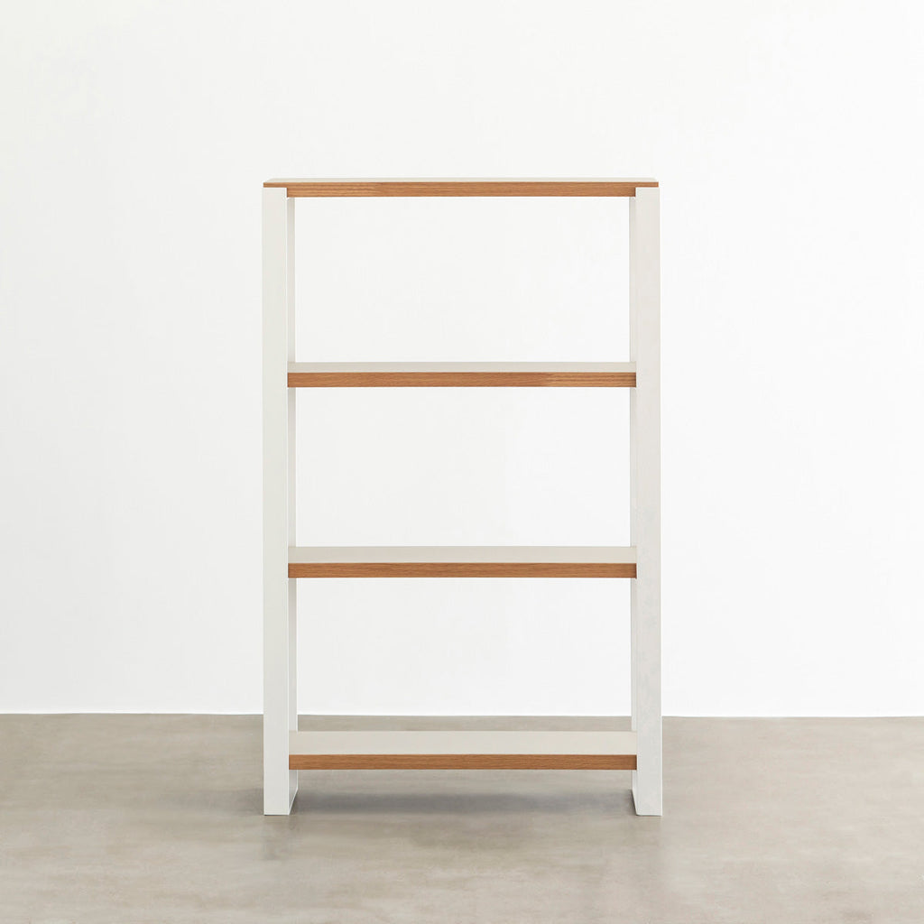 Kanademonoのリノリウム素材の棚板にホワイトのアイアンフレームを組み合わせたシェルフ/Mushroom（正面）