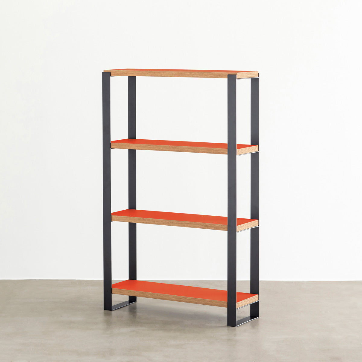 Kanademonoのリノリウム素材の棚板にブラックのアイアンフレームを組み合わせたシェルフ/OrangeBlast
