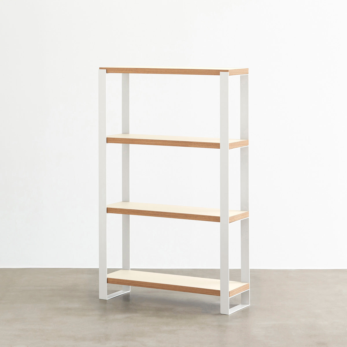 Kanademonoのリノリウム素材の棚板にホワイトのアイアンフレームを組み合わせたシェルフ/Pearl