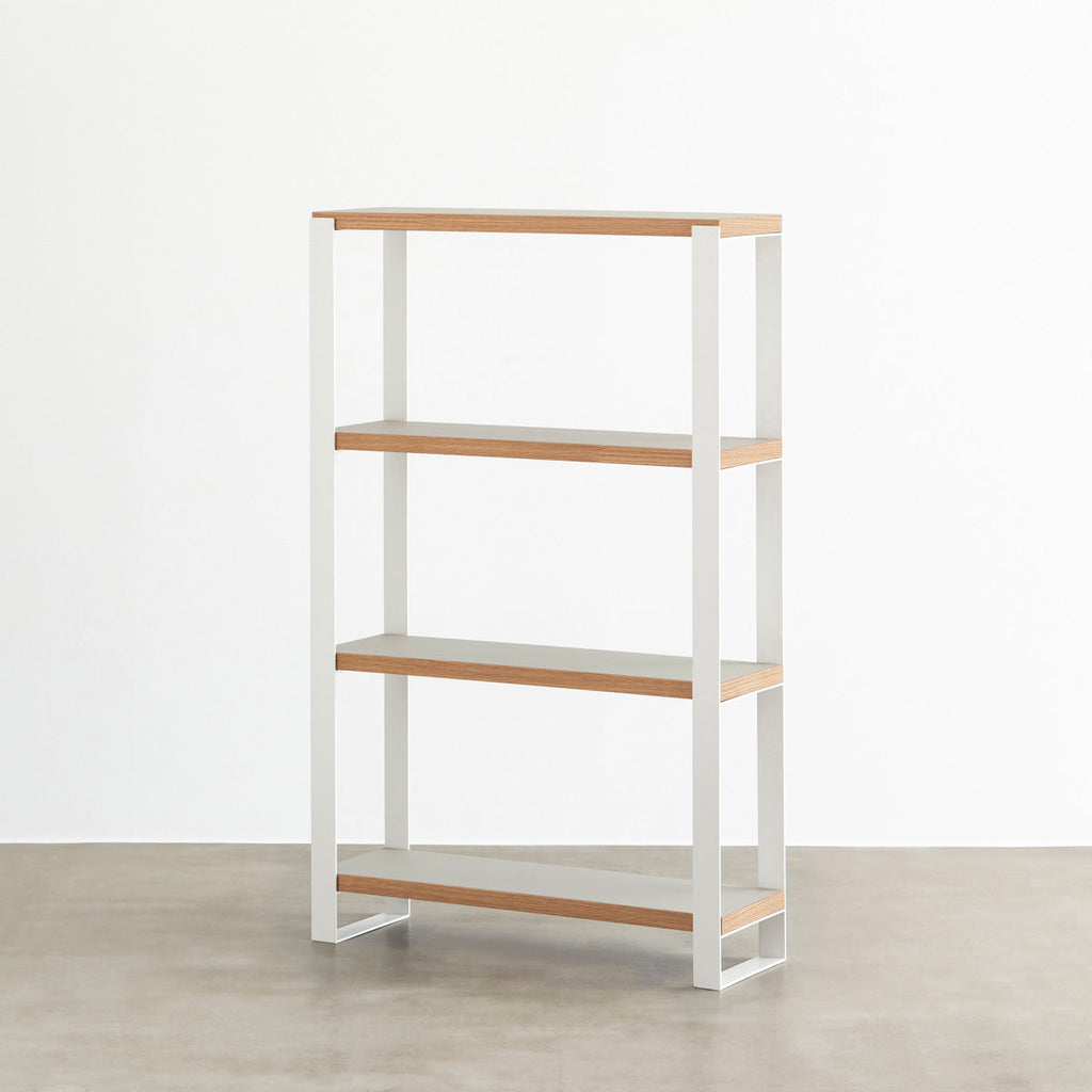 Kanademonoのリノリウム素材の棚板にホワイトのアイアンフレームを組み合わせたシェルフ/Pebble