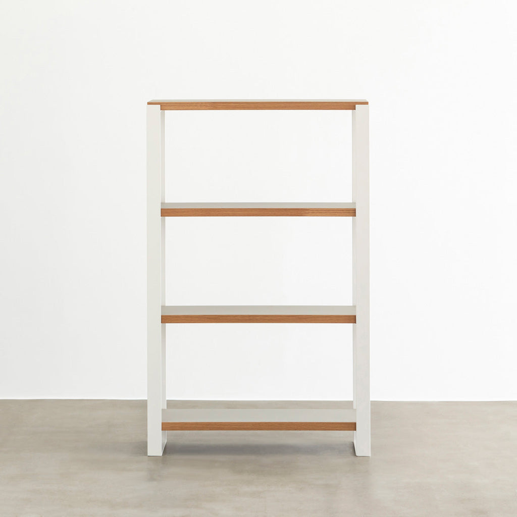 Kanademonoのリノリウム素材の棚板にホワイトのアイアンフレームを組み合わせたシェルフ/Pebble（正面）