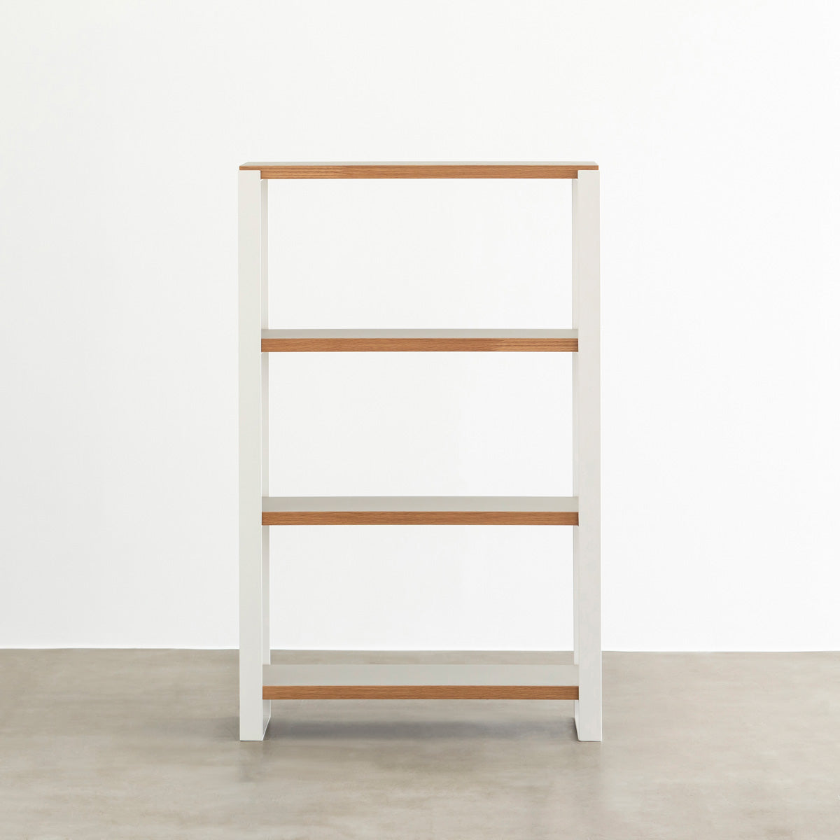 Kanademonoのリノリウム素材の棚板にホワイトのアイアンフレームを組み合わせたシェルフ/Pebble（正面）