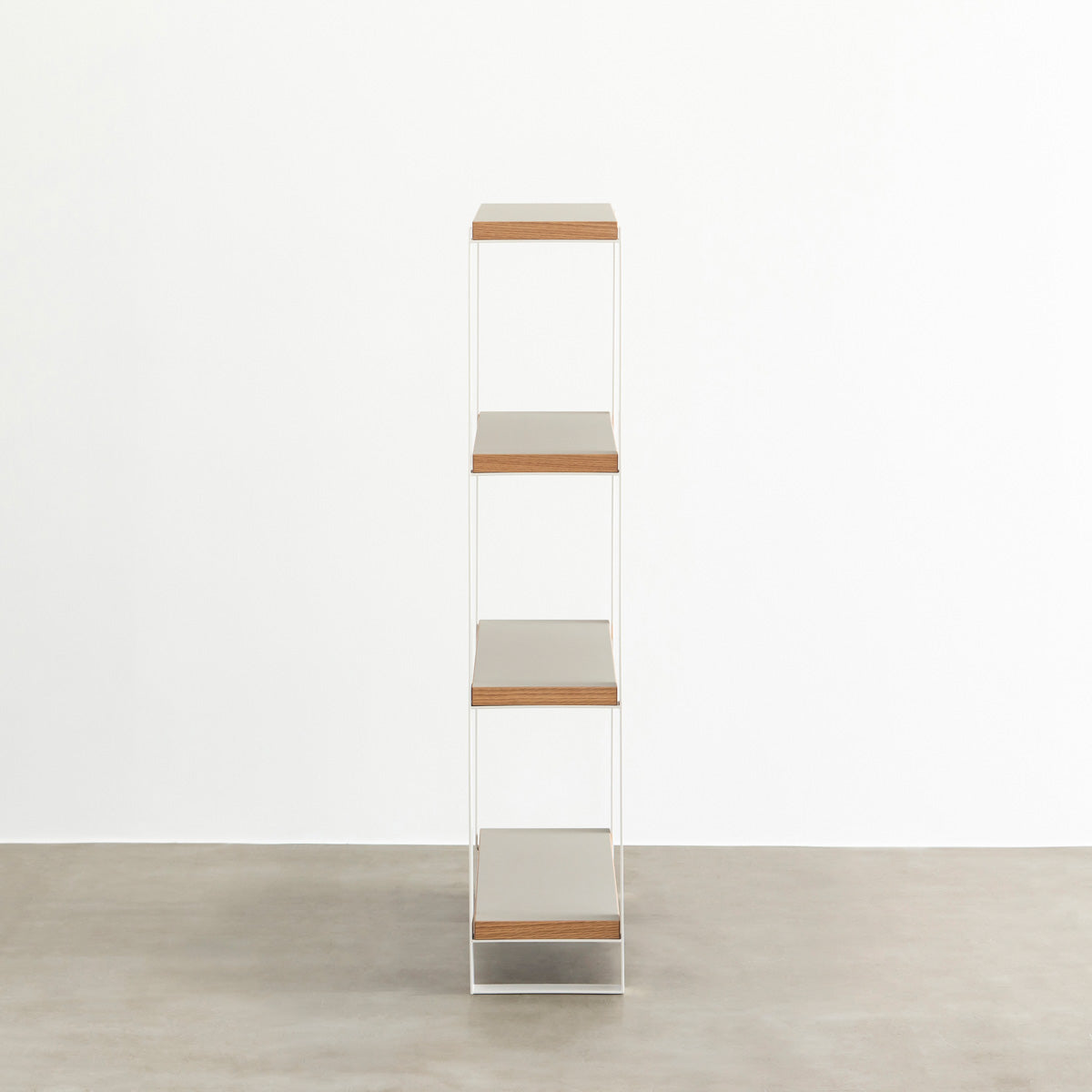 Kanademonoのリノリウム素材の棚板にホワイトのアイアンフレームを組み合わせたシェルフ/Pebble（側面）