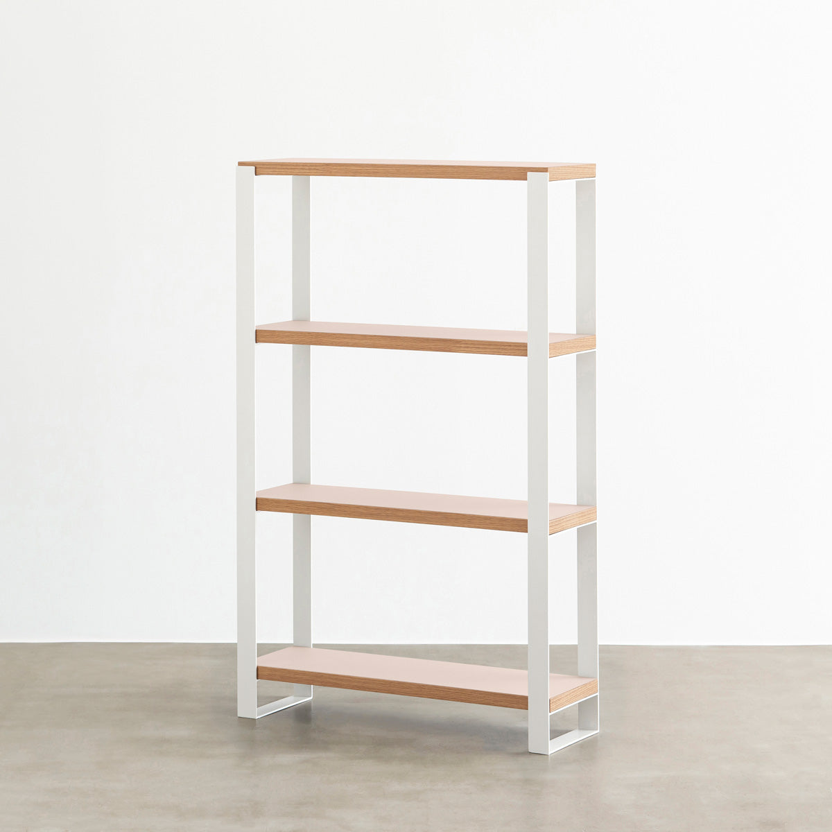 Kanademonoのリノリウム素材の棚板にホワイトのアイアンフレームを組み合わせたシェルフ/Powder