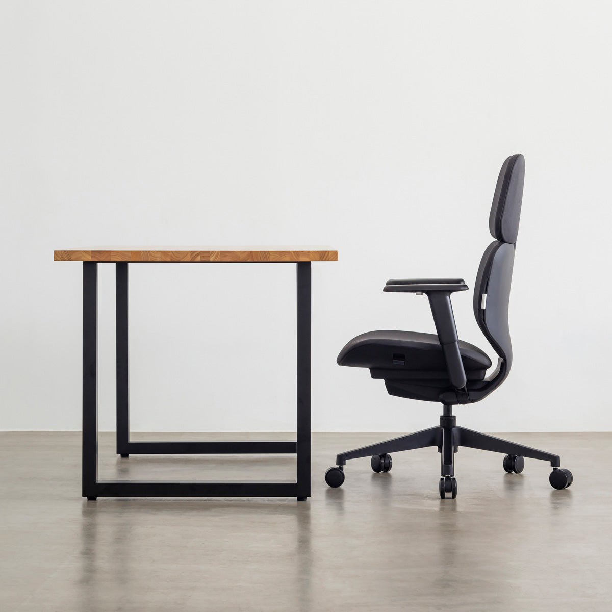 KANADEMONOのパーソナルにカスタマイズできるスタイリッシュなリクライニングオフィスチェアの使用例4