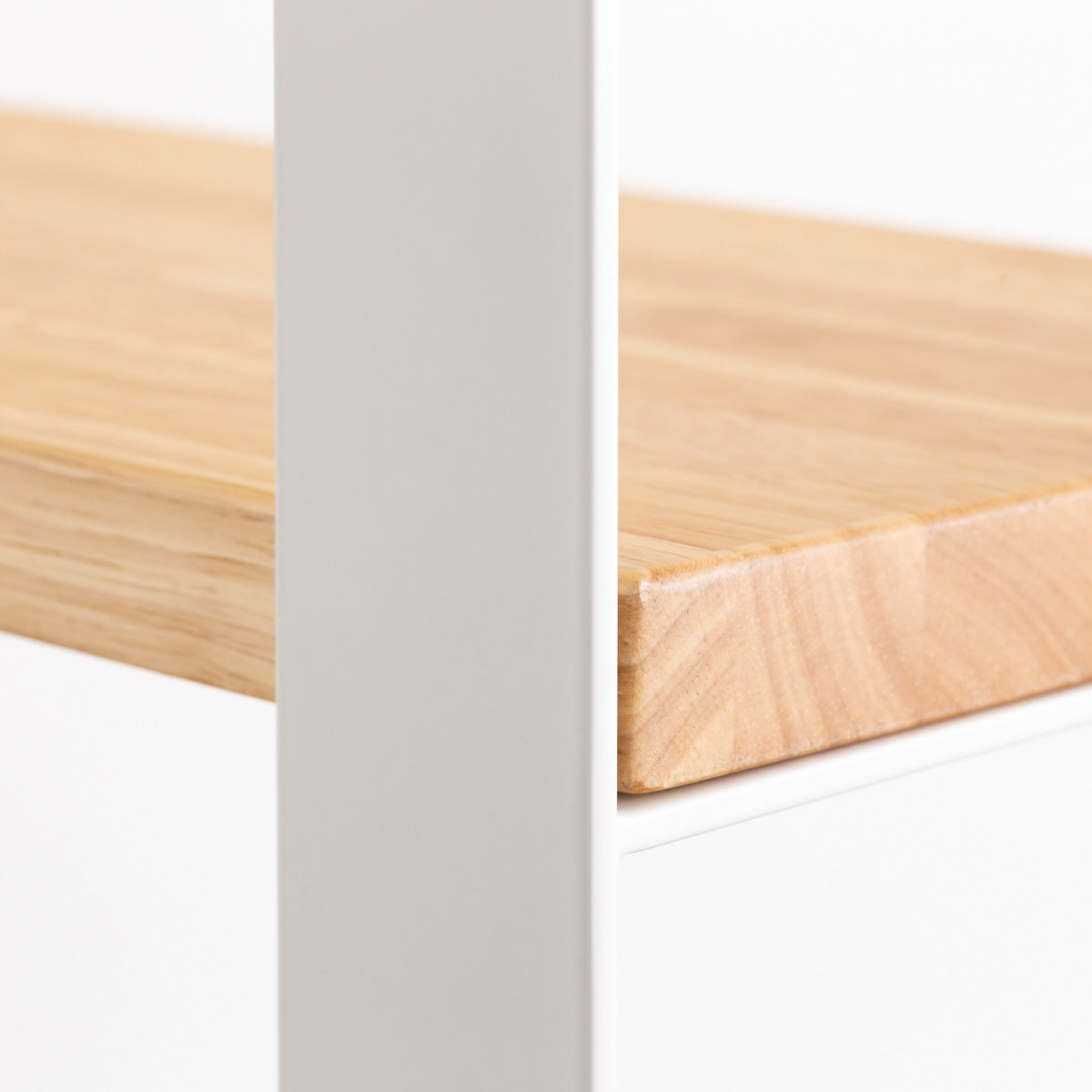 KANADEMONOのラバーウッドナチュラルの棚板とホワイトのアイアン脚を組み合わせたシェルフ（フレーム）