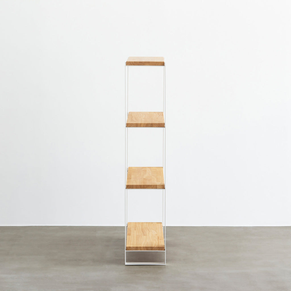 KANADEMONOのラバーウッドナチュラルの棚板とホワイトのアイアン脚を組み合わせたシェルフ（側面）