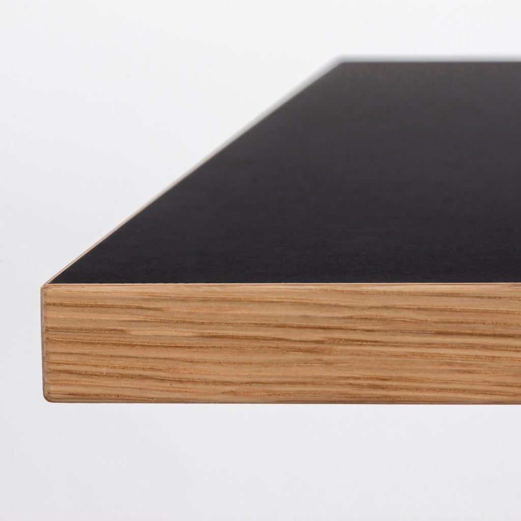 ファニチャーリノリウムブラック天板の側面