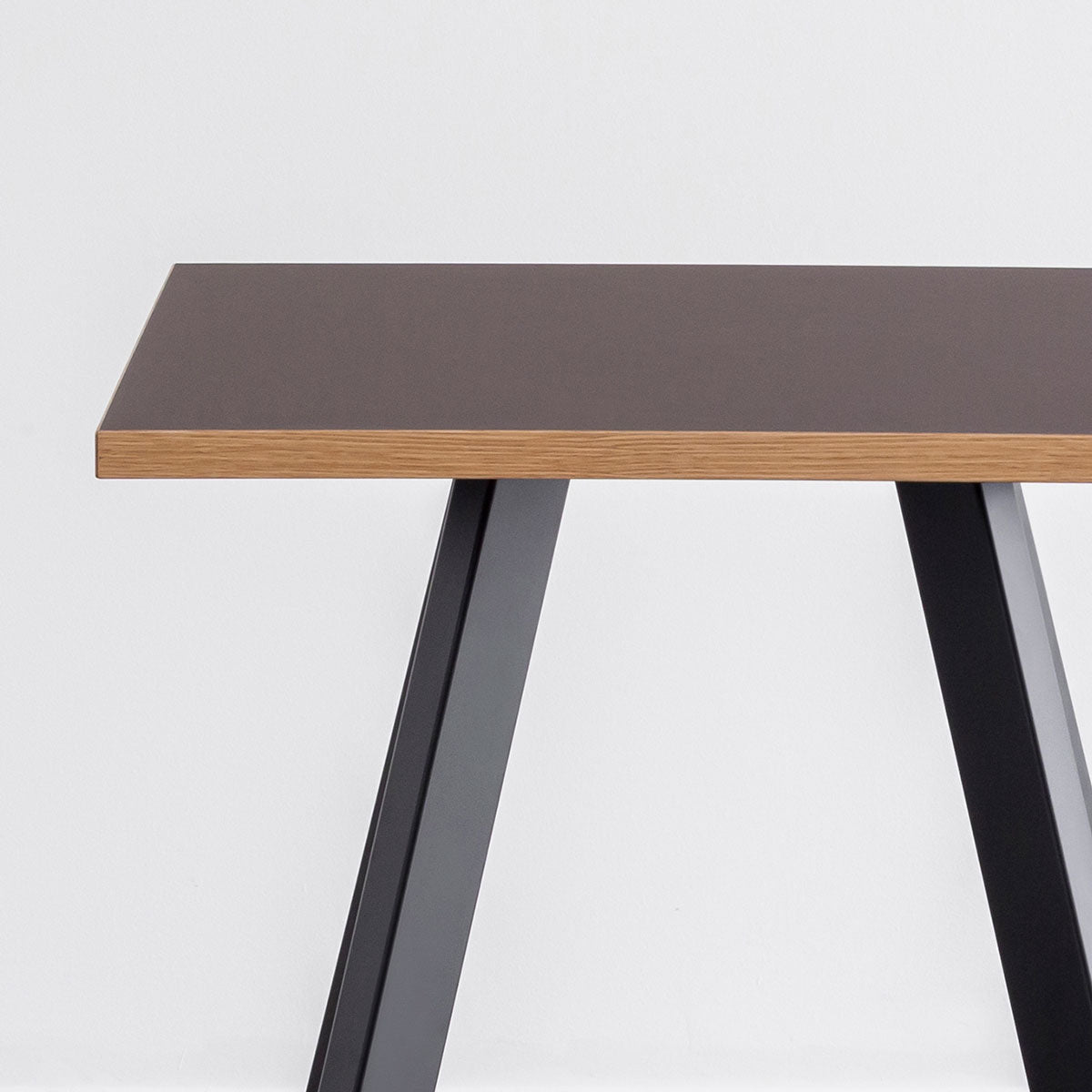 ファニチャーリノリウムMauveのスクエアカフェテーブル（天板と脚）