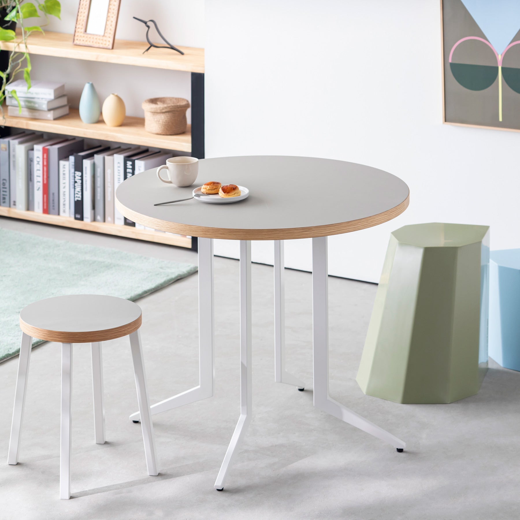 スマート造作カフェテーブル / リノリウム 全32色　白スチール脚 4本脚 × ラウンド φ61 - 80