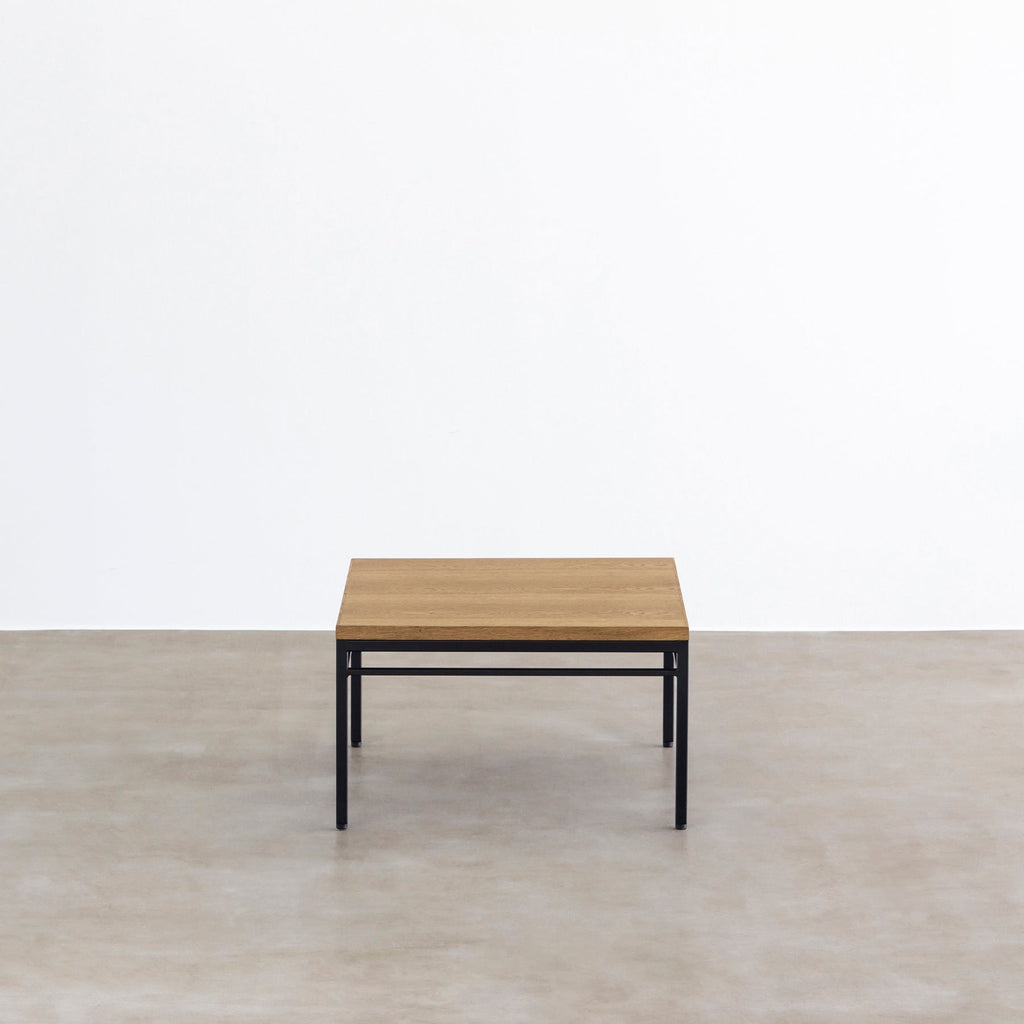 オーク天然木＋ブラックアイアンのシンプルなデザインが洗練された印象のセンターテーブル・Sサイズ（正面）