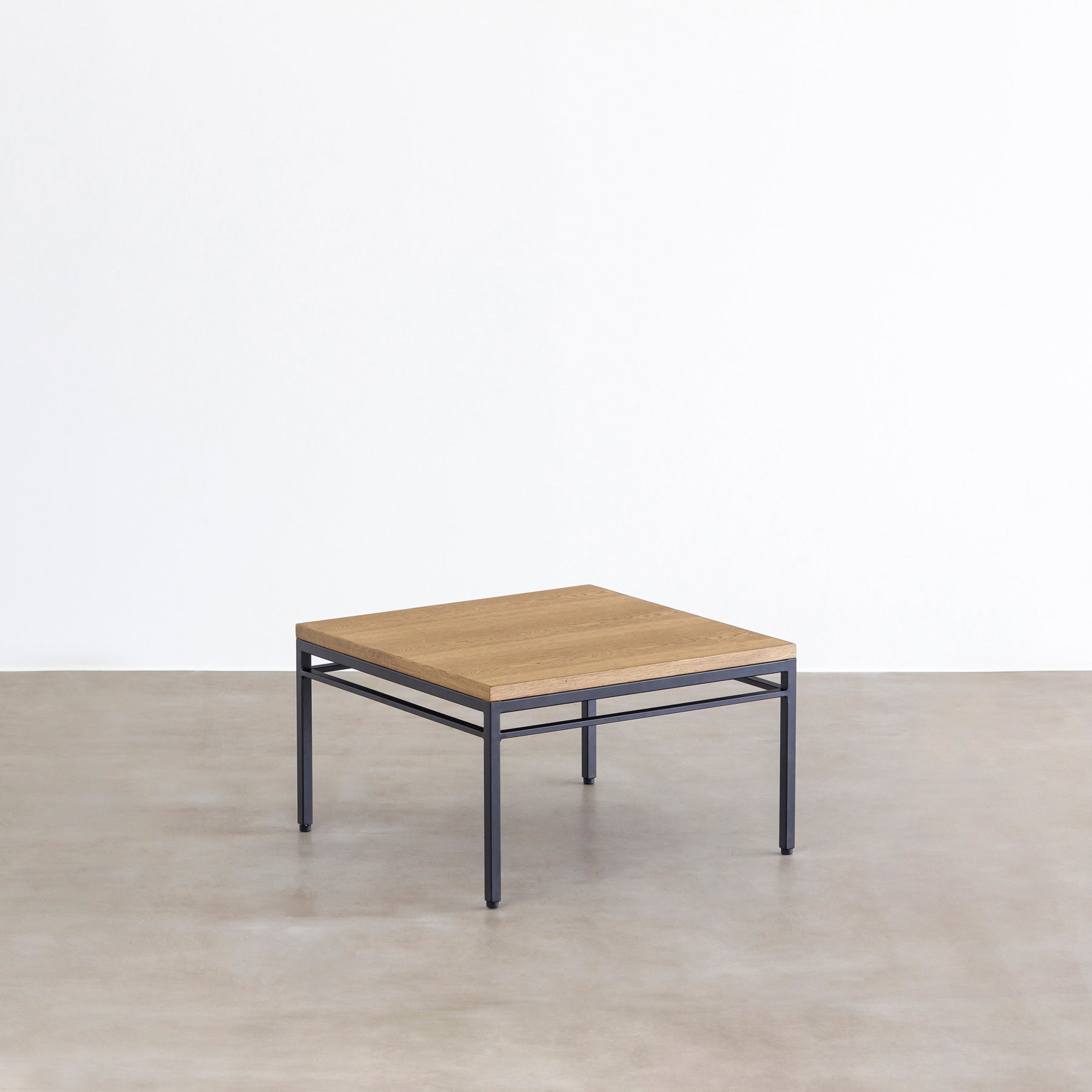 オーク天然木＋ブラックアイアンのシンプルなデザインが洗練された印象のセンターテーブル・Sサイズ2