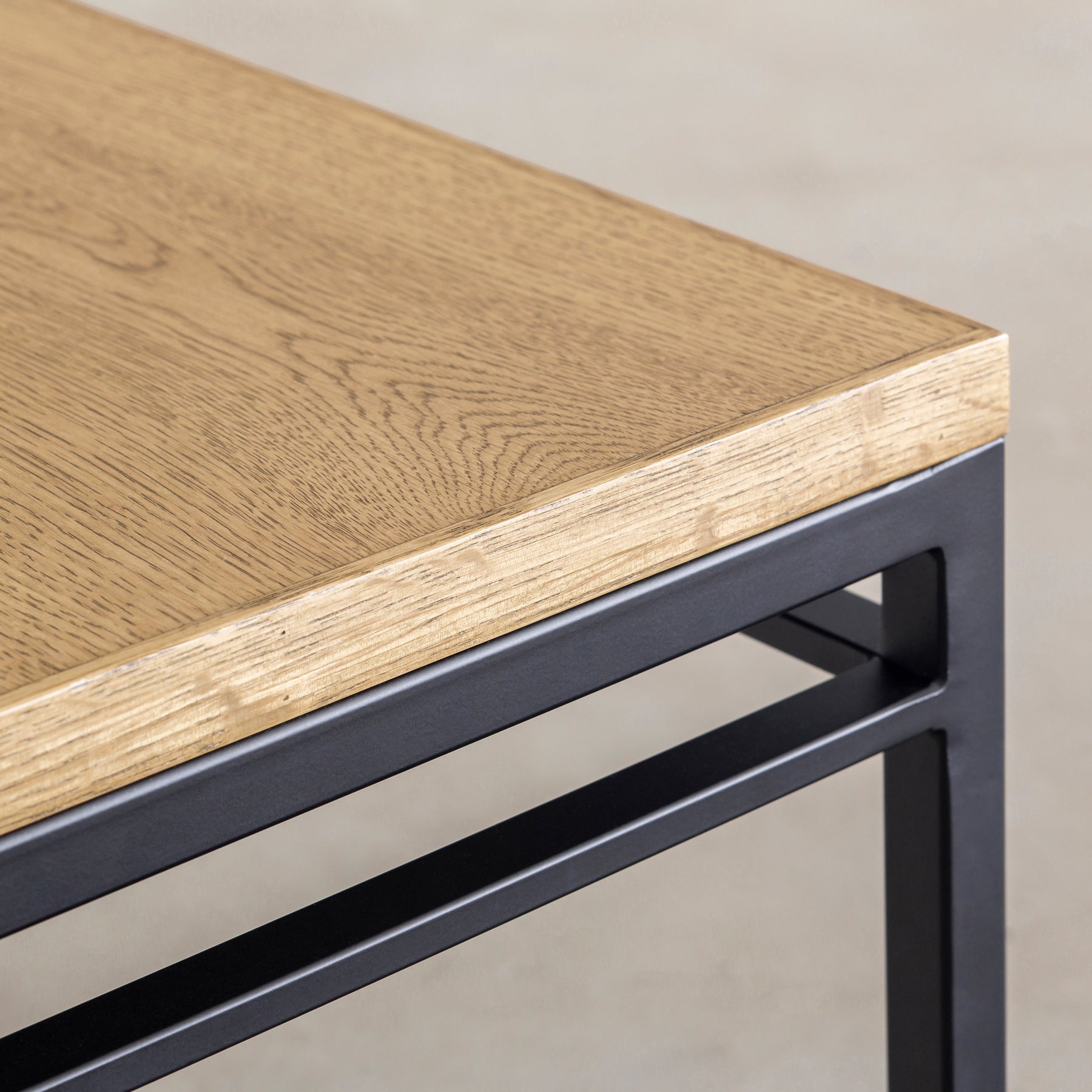 オーク天然木＋ブラックアイアンのシンプルなデザインが洗練された印象のセンターテーブル・Sサイズ（オーク天板）