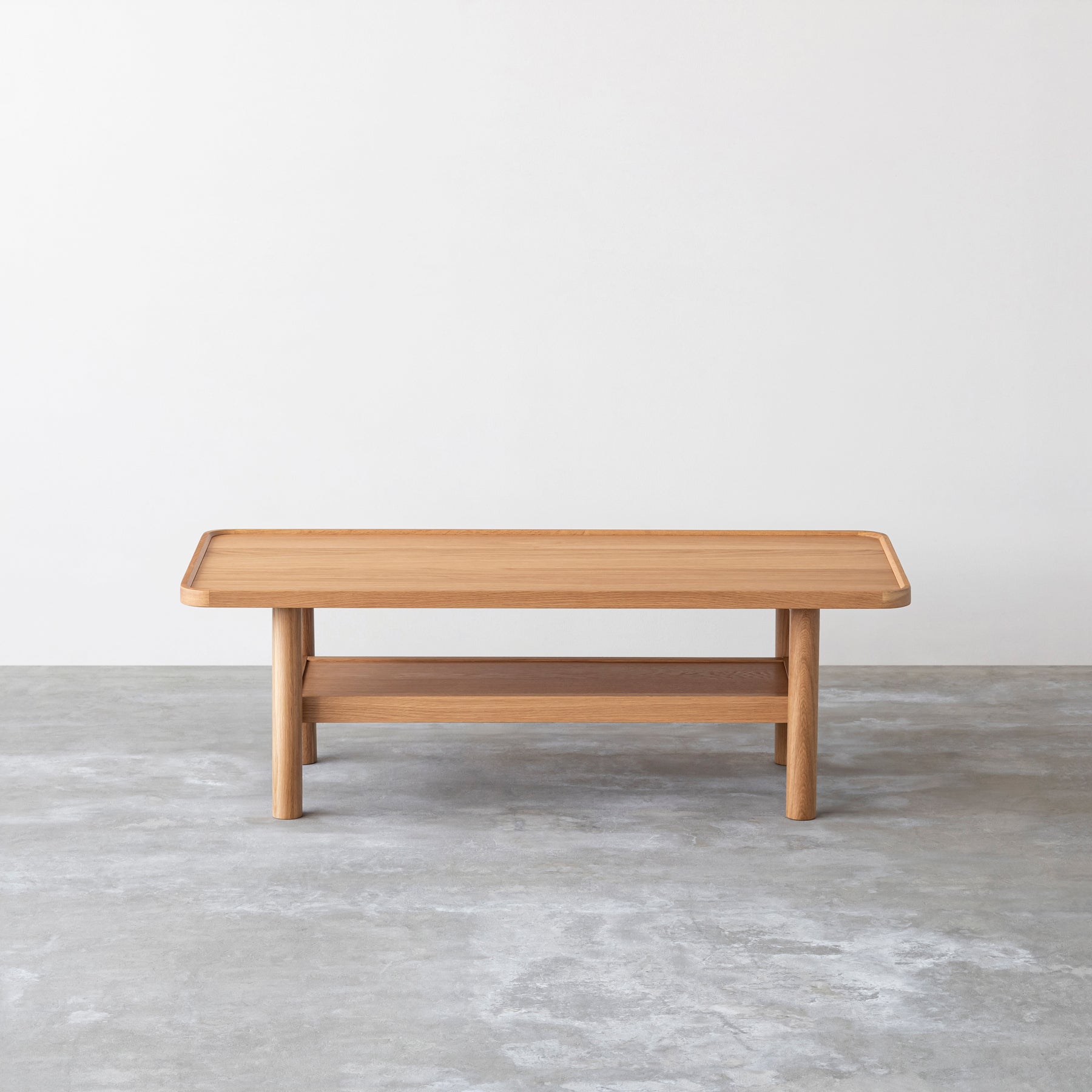 木の温かみが感じられるローテーブル（Walnut）