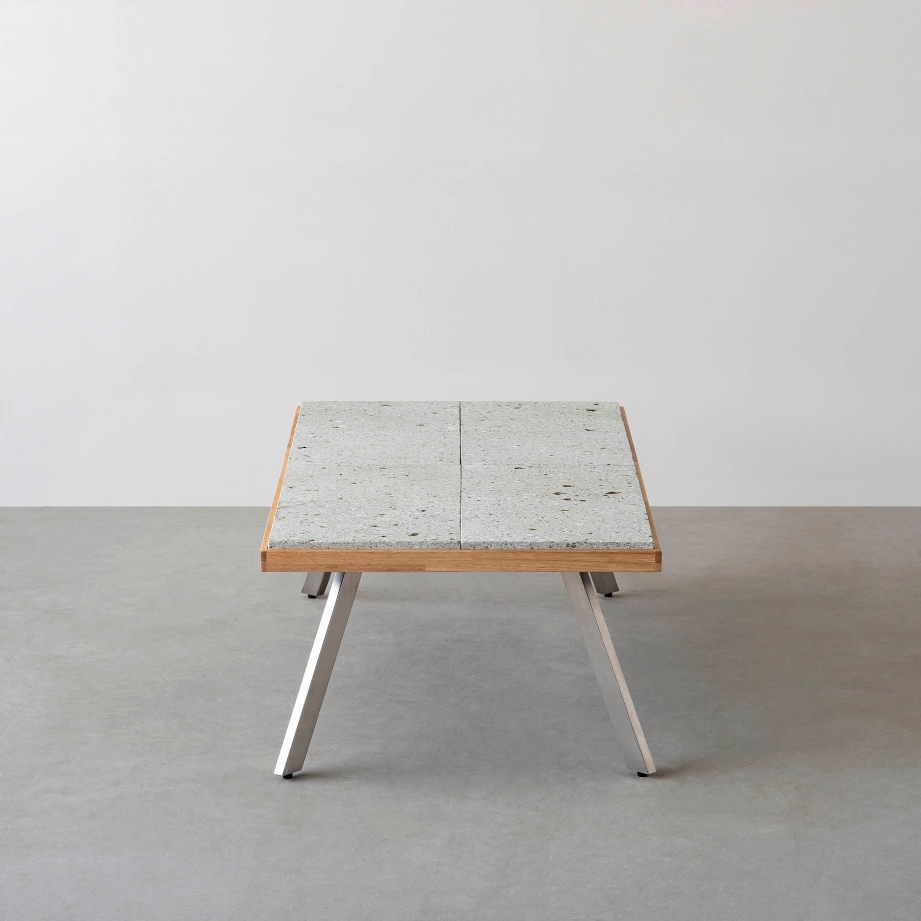 スマート造作ローテーブル / 大谷石 × ラバーウッド × ステンレススチール脚