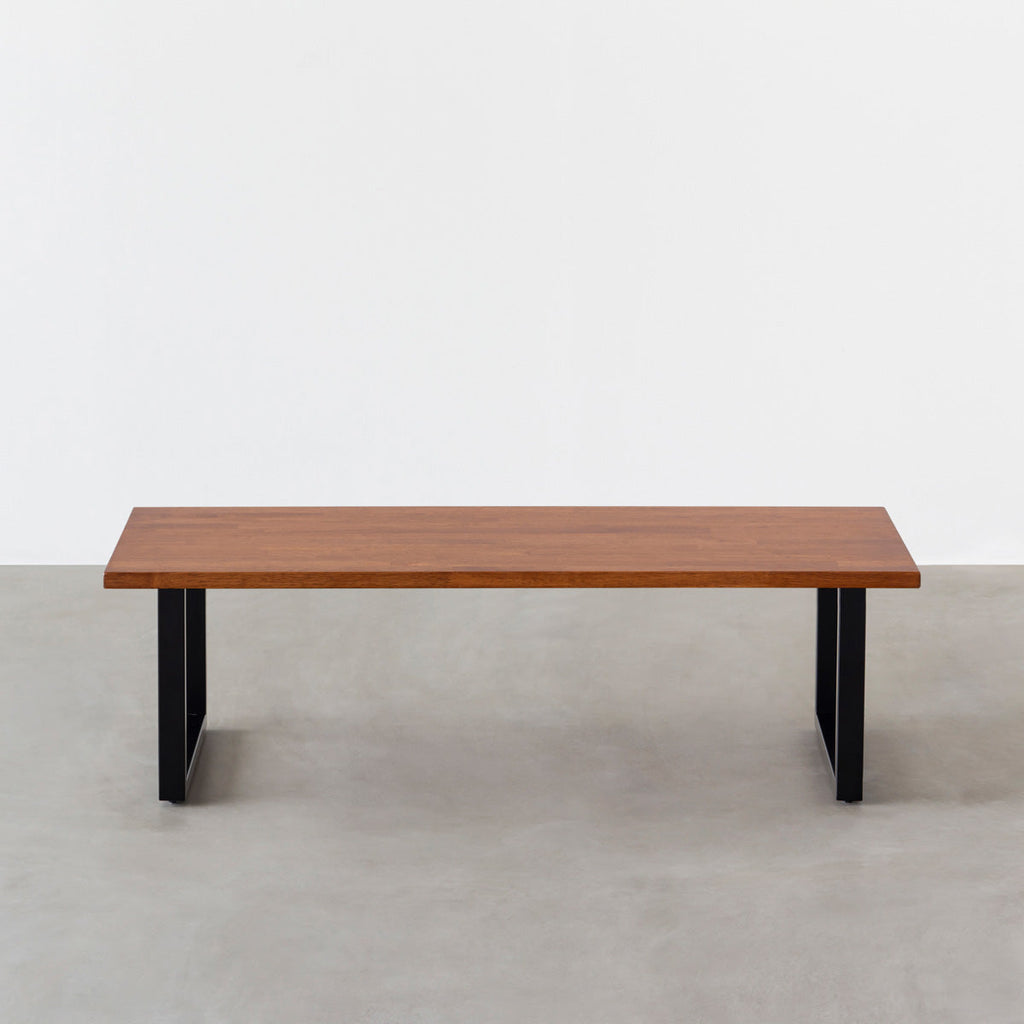 Kanademonoのラバーウッドブラウン天板にブラックのローレクタングル鉄脚を組み合わせたローテーブル（正面）