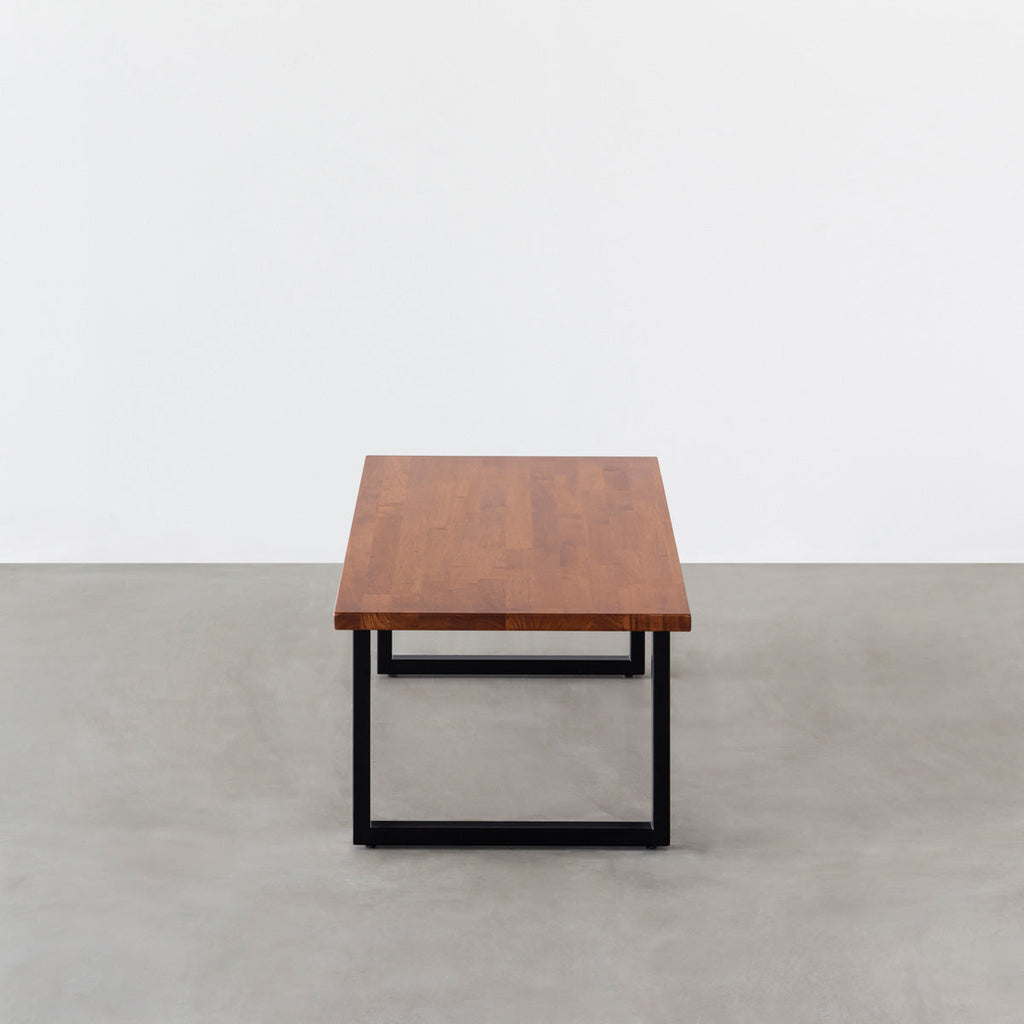 Kanademonoのラバーウッドブラウン天板にブラックのローレクタングル鉄脚を組み合わせたローテーブル（側面）