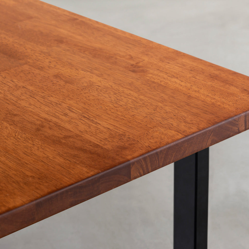 Kanademonoのラバーウッドブラウン天板にブラックのローレクタングル鉄脚を組み合わせたローテーブル（天板）
