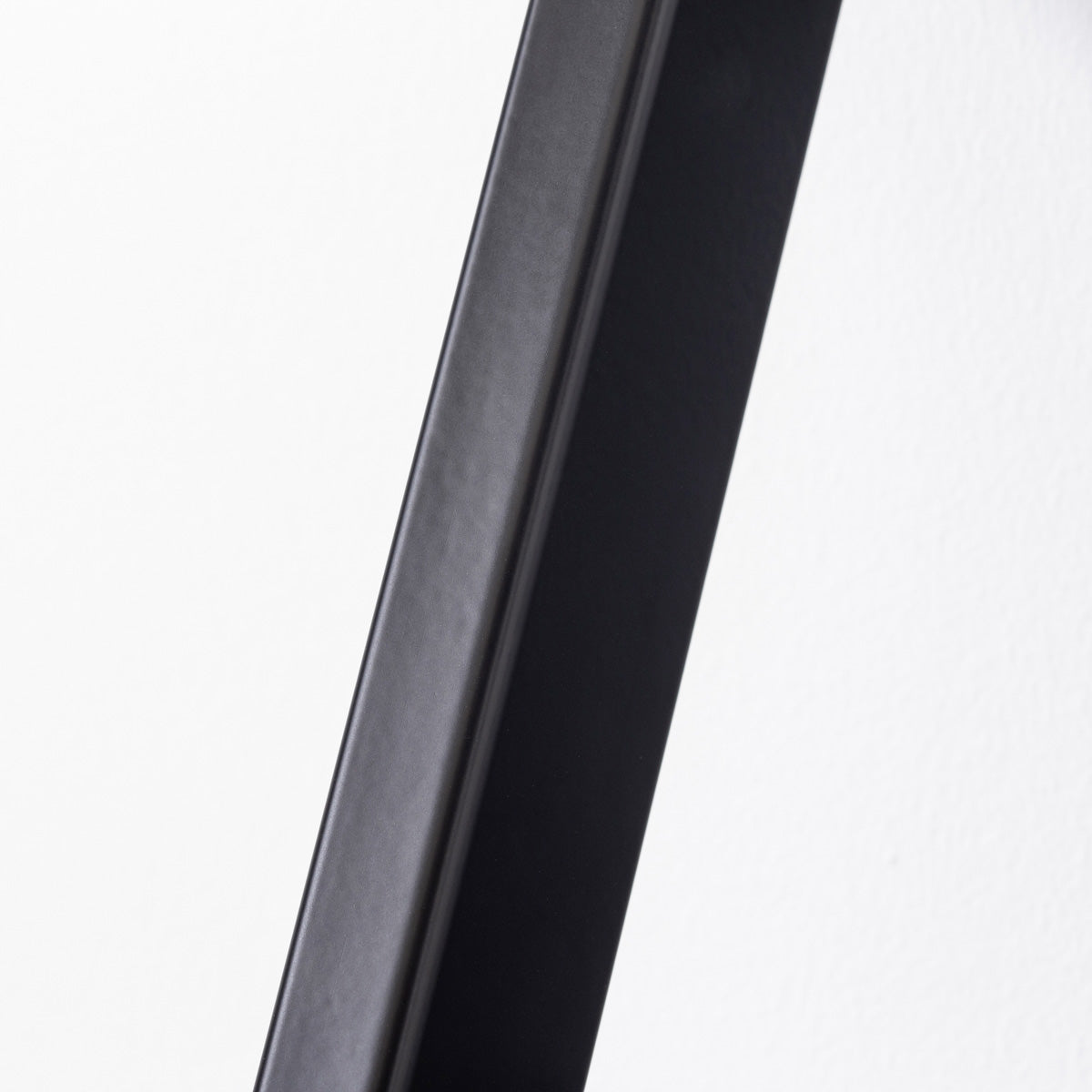 Kanademonoのラバーウッドブラウン天板にブラックの4pinアイアン脚を組み合わせたローテーブル（脚）