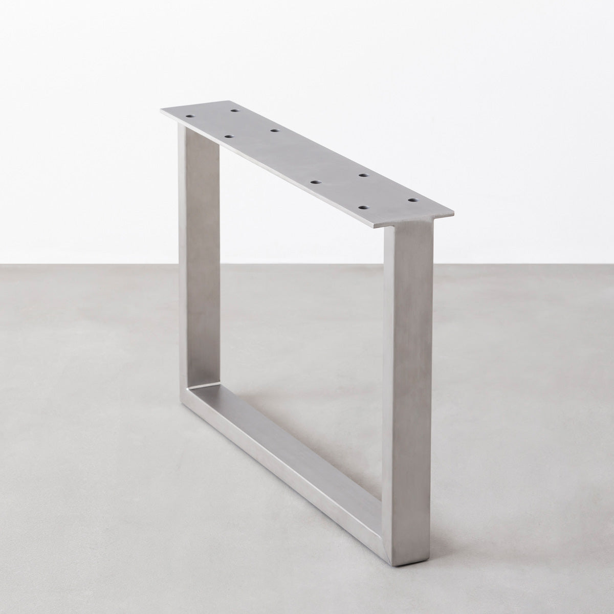 Kanademonoのサテンウォルナットのローテーブル