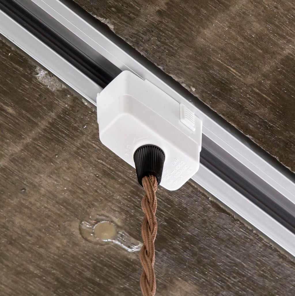 かなでもののアイアンと真鍮を組み合わせたマットブラックのシンプルなペンダントライトのカバー