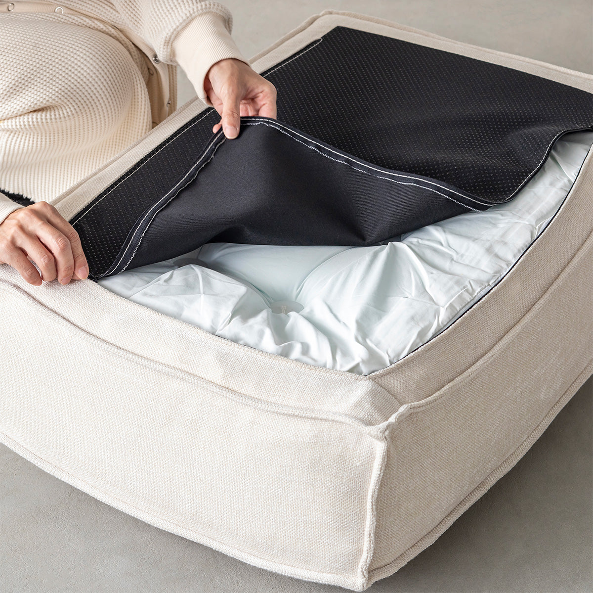 THE CUSHION SOFA / 座面