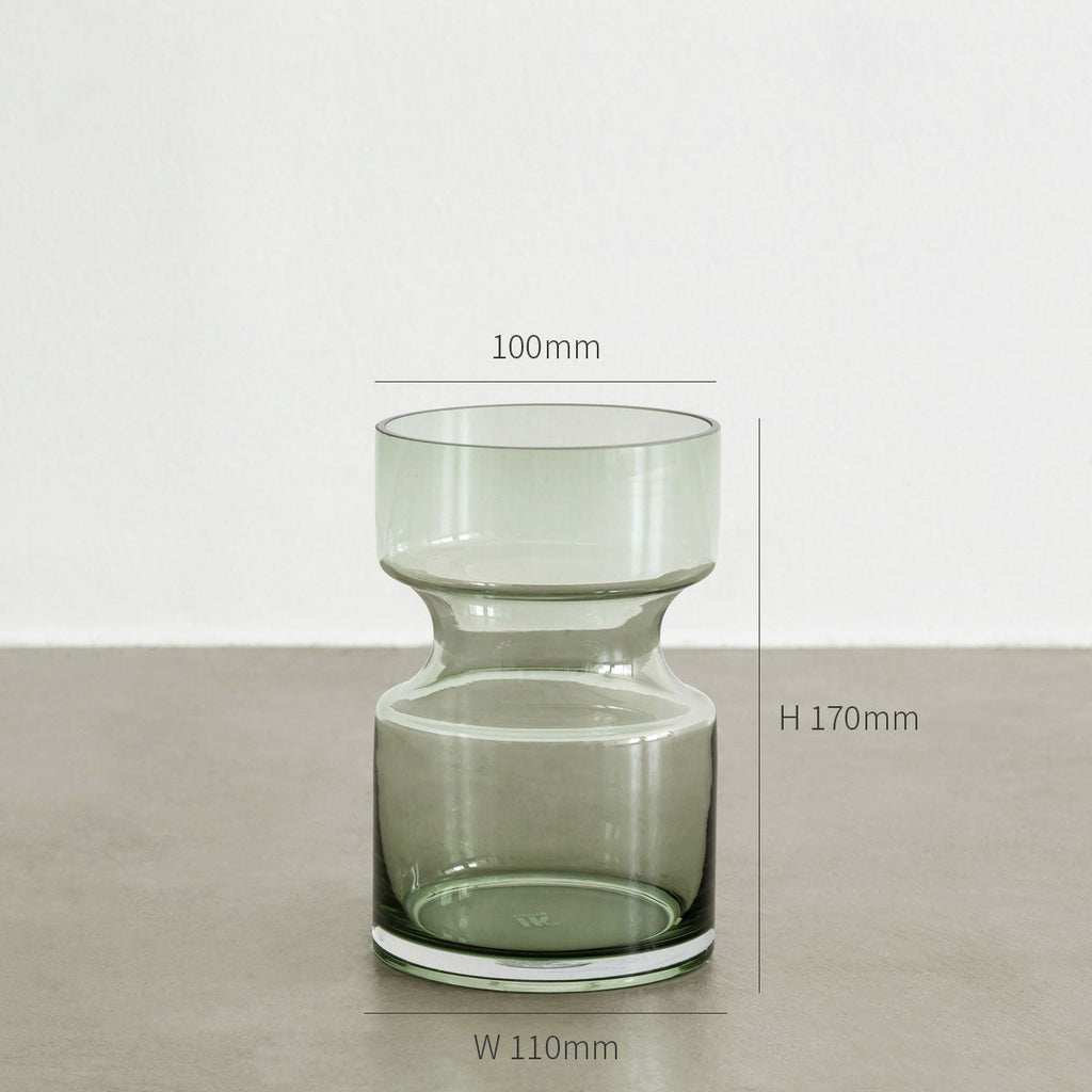 ガラスを使用した洗練されたフォルムが美しい薄いグリーンのフラワーベース（寸法画像）
