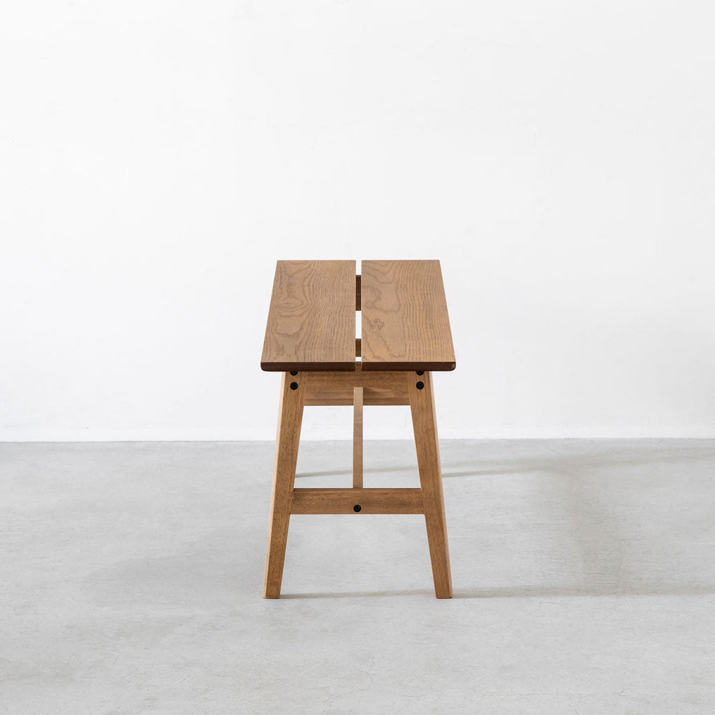 かなでもののワイピング塗装を施したオークの美しい木肌の素材感のシンプルナチュラルなウッドベンチ3