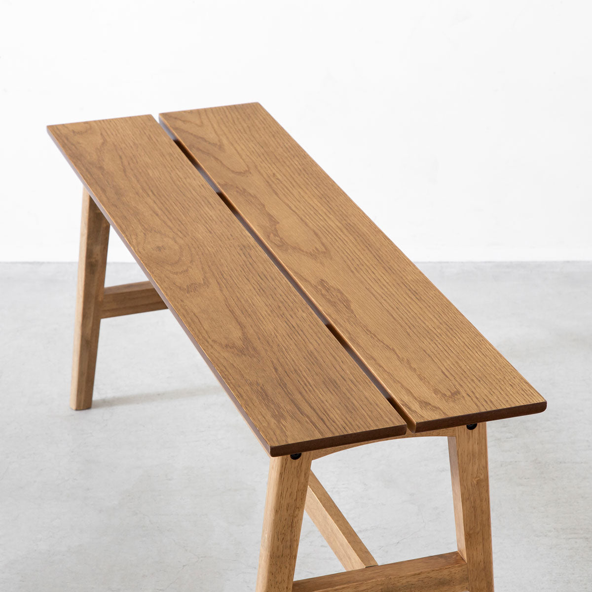 かなでもののワイピング塗装を施したオークの美しい木肌の素材感のシンプルナチュラルなウッドベンチ5