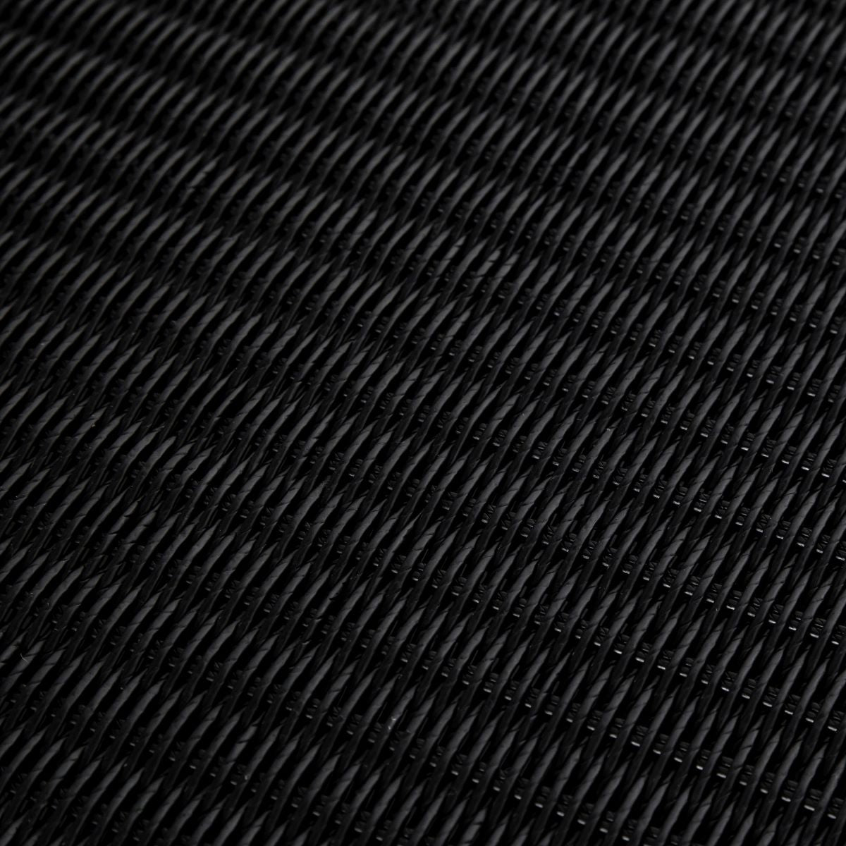 かなでものの丁寧に編み上げた人工ラタン繊維のテーブルトップ・クローズアップ