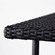 人工ラタンとポリエチレンを組み合わせた座面の側面
