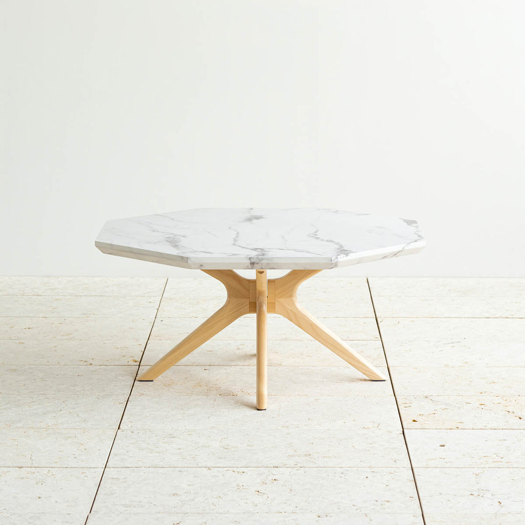 大理石柄の天板と天然木の組み合わせがモダンなセンターテーブル2